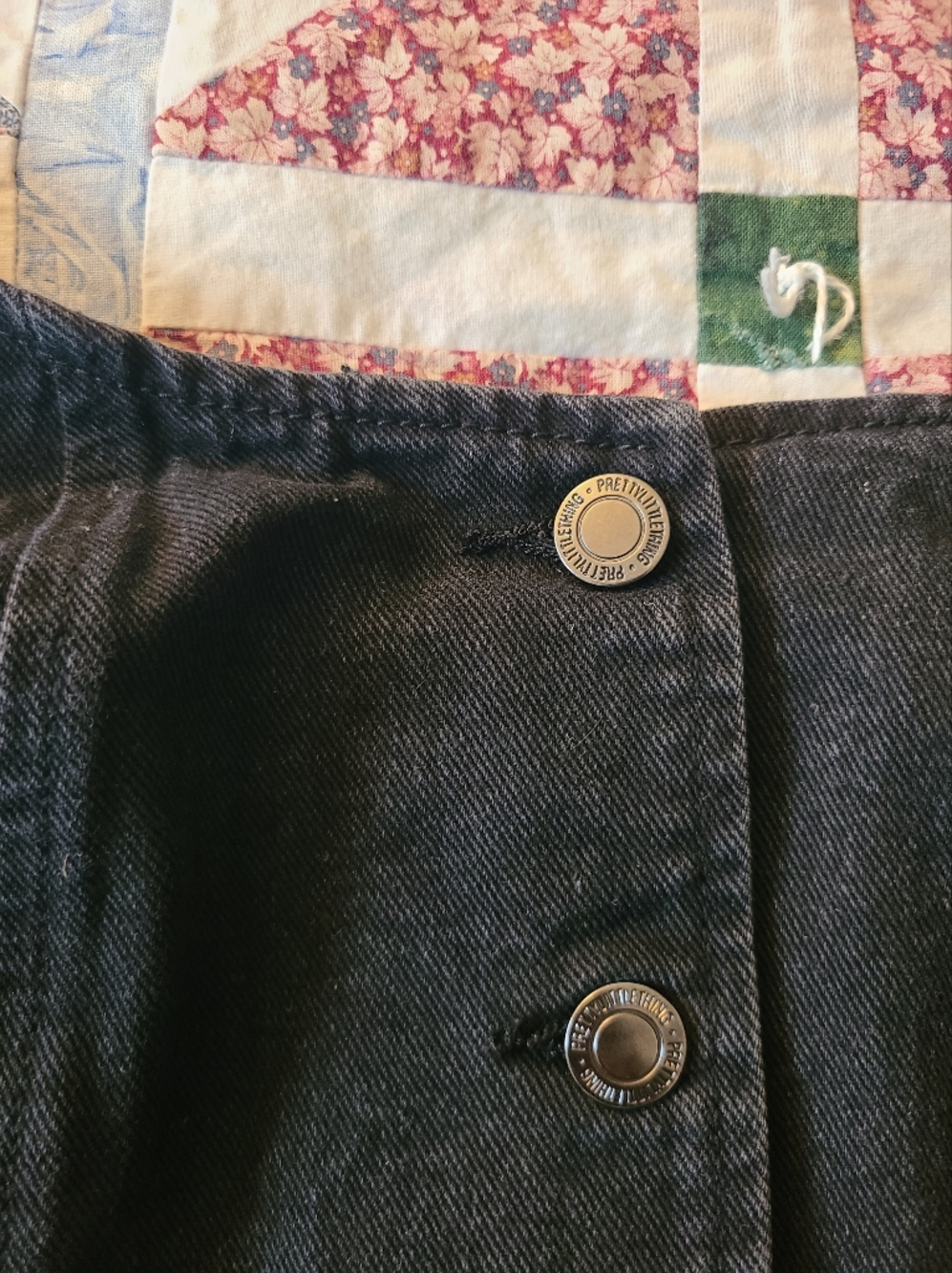 PrettyLittleThing Black Denim Button Front Crop Halter Top - Picture 3 of 7